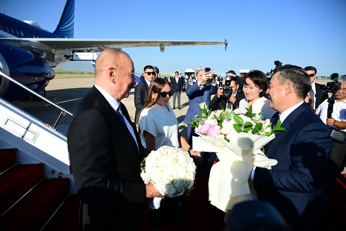 azpresident's tweet photo. Prezident İlham Əliyev Qırğızıstana dövlət səfərinə gedib.

https://t.co/aS1iAww3l1 https://t.co/s8PrBZ50xm