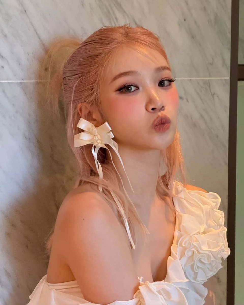 kimpiegolfMist's tweet photo. Sending all my warm wishes to Chaewon. May every small wish in your heart come true slowly

TIME TO CELEBRATE
CHAEWON
#TimeToChaelebrate
#여름의인트로_김채원 https://t.co/sLA7o5iKe1