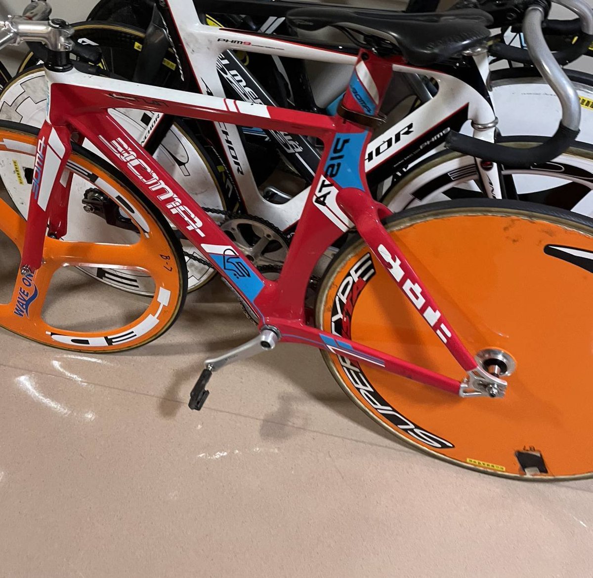 guscott2021's tweet photo. @Cervelovelo__ @SWvengeSL4 おそろですね
と思ったらプロフの愛媛でびっくりしたけどまさかの後輩説ないですかねこれ
床緑だしもうこれ確定ですよね https://t.co/TNglJFUsej