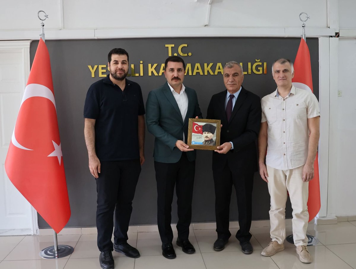 MardinTes's tweet photo. Türk Eğitim-Sen Mardin Şubesi olarak Yeşilli Kaymakamımız Sayın İlyas ÖZTÜRK’e hayırlı olsun ziyaretinde bulunduk.

Nazik kabullerinden dolayı Sayın Kaymakamımıza Teşekkür ediyoruz.
@kaymakamyesilli 
@Kamu_Sen 
@turkegitimsen https://t.co/I3geXJg8zs