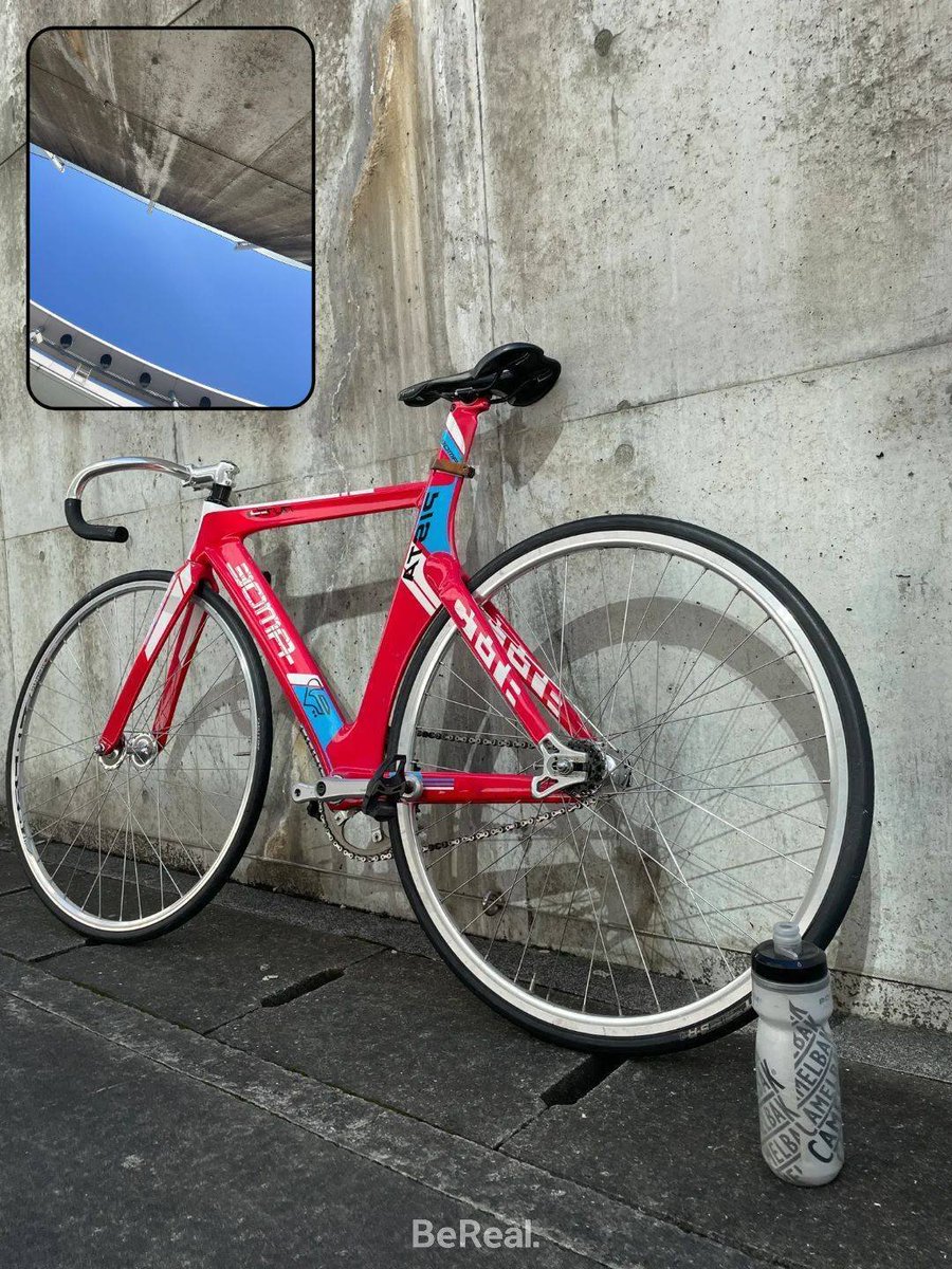 guscott2021's tweet photo. @Cervelovelo__ @SWvengeSL4 おそろですね
と思ったらプロフの愛媛でびっくりしたけどまさかの後輩説ないですかねこれ
床緑だしもうこれ確定ですよね https://t.co/TNglJFUsej