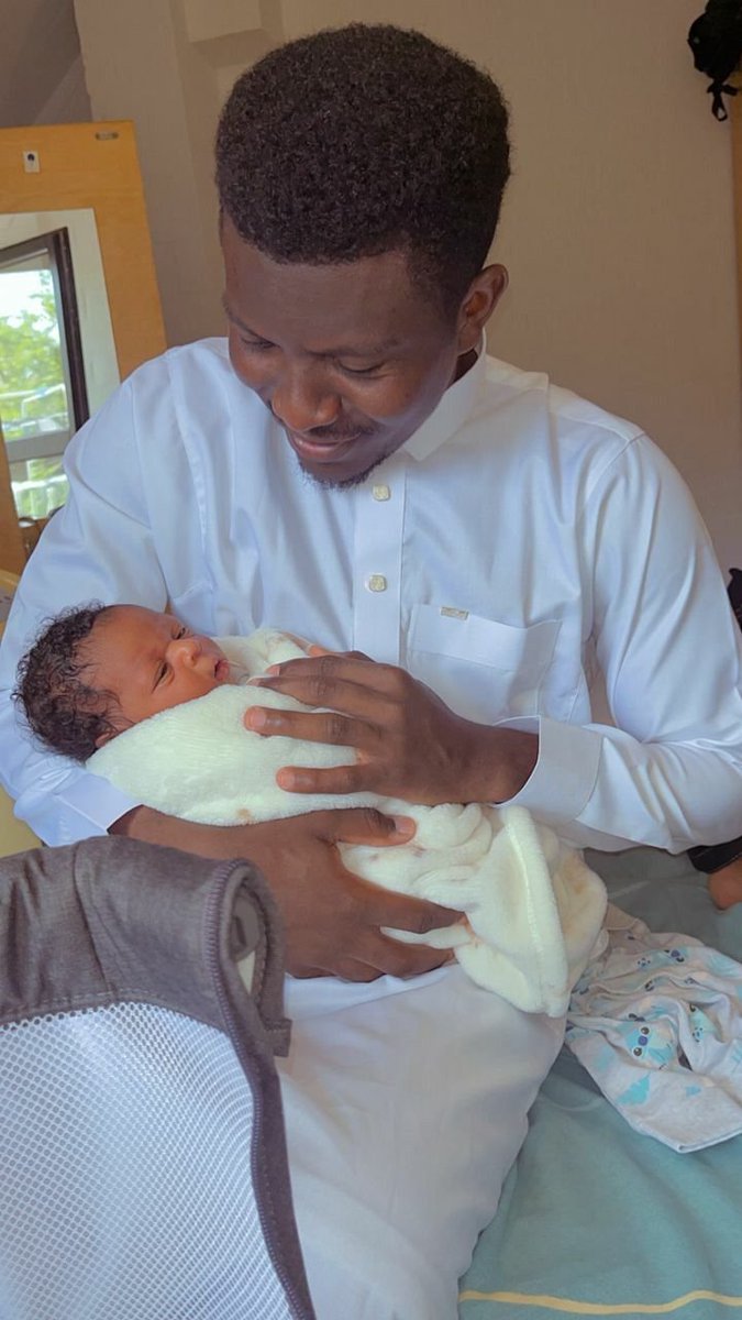BigMickey_02's tweet photo. Yesterday my aunty diéd at the hospital shortly after she gave birth to a baby boy. My heart is shattered beyond words. After years of praying, hoping and waiting for God to bless her with a child, the day we had dreamed of finally came... https://t.co/8JzFpQoJHw