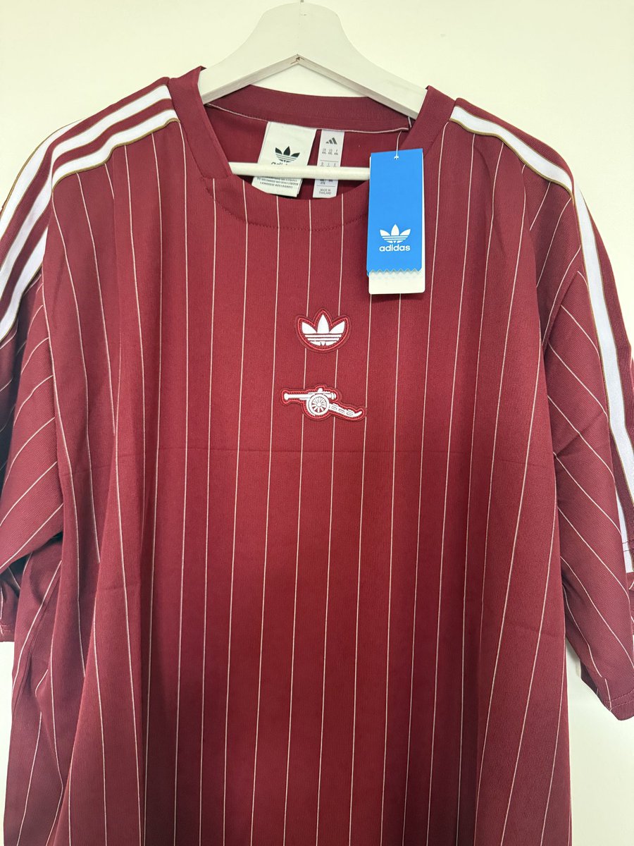 FootballScoutYG's tweet photo. 34€ le faux maillot ?
Je viens de recevoir ces merveilles à 15€ (23€ le sweat Arsenal)
Extrêmement bien faits
Taille un peu petit mais waouh
(Le site fait les grandes tailles jusqu’à 4XL) https://t.co/D7mCteGjKZ