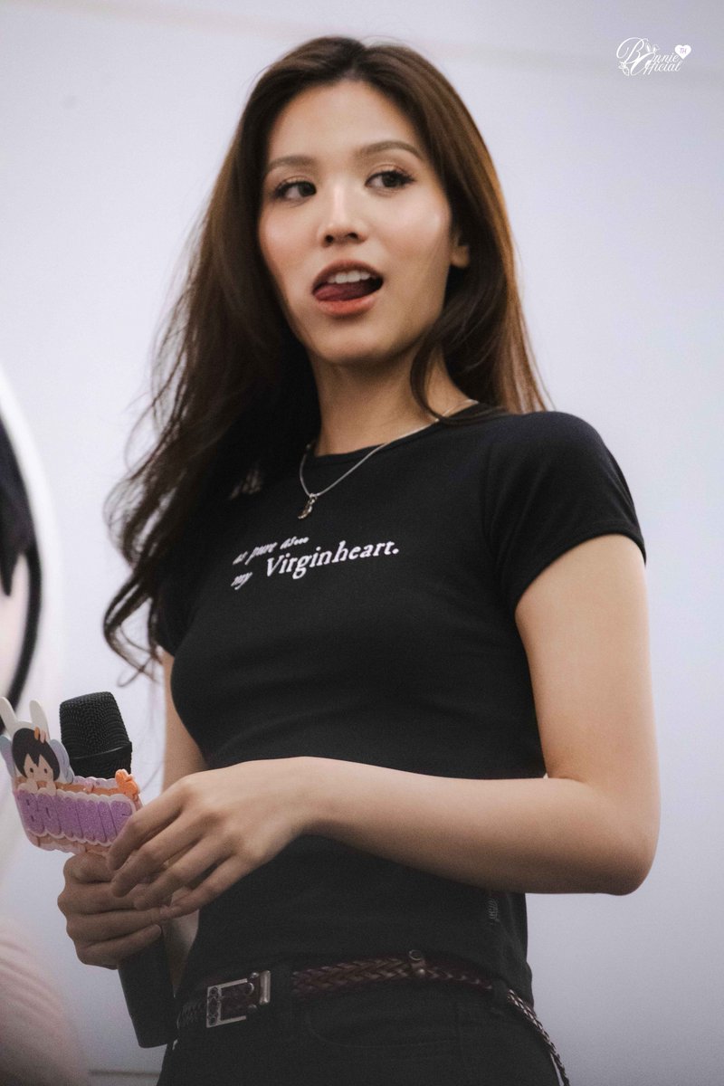 bonnieofficial_'s tweet photo. อย่างกึงอย่างตึงเลยคร้าฟลูกเพ่ 💜🤟

EMIBONNIE MOONSHADOW PRESS TOUR
#MoonshadowSeriesLIVE https://t.co/bvE3nIgMOt