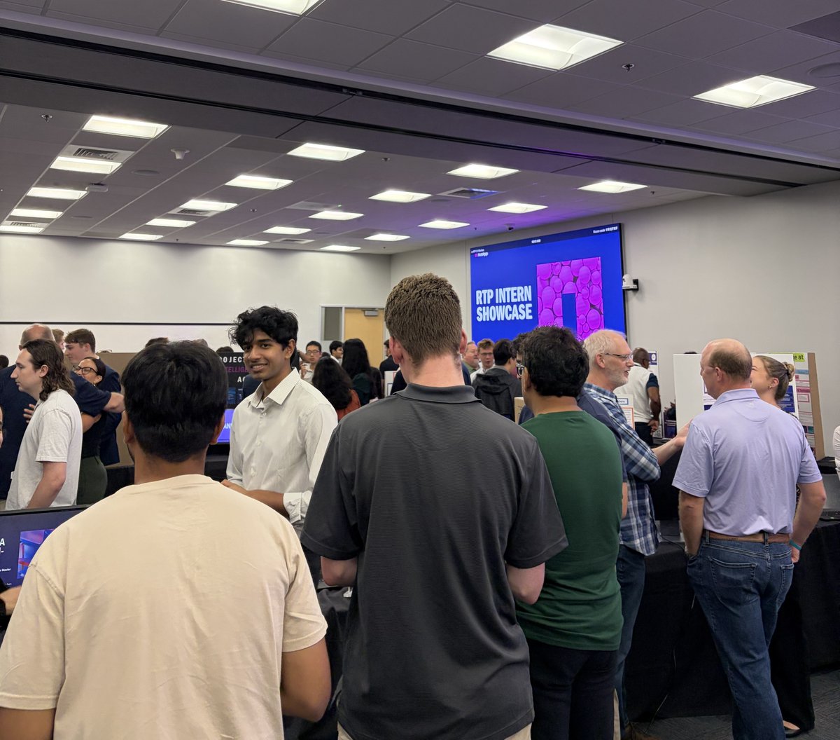 LifeAtNetApp's tweet photo. 🚀 NetApp interns are driving innovation NOW! Showcase highlights: impactful projects, fresh ideas, and recognition from our CEO & CFO. Want to make a difference from day one?
https://t.co/7ZOmdvT0FL
#NetApp #LifeAtNetApp #WhyNetApp #EarlyInCareer https://t.co/rLG4hc8ABN