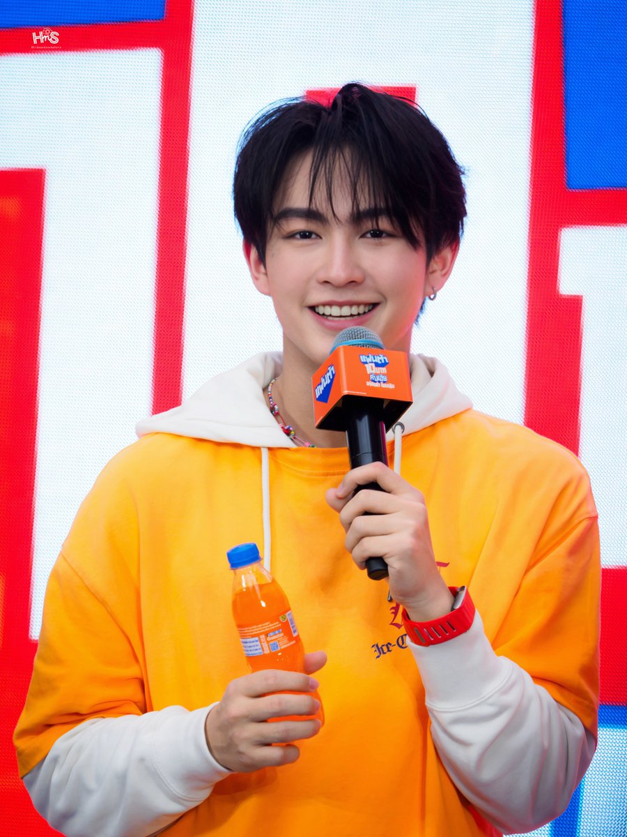 __hideandseek's tweet photo. ซื้อแฟนต้าแถมยิ้มหวานคั้บ 😽

#HEARTchuthiwat 
#Fanta10บาทคับเฮีย 
#โดนเส้นสุดมันส์กับBUS
#FantaXBUS https://t.co/c7QMsEgm2o
