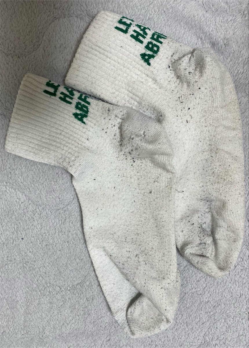 mina7dp2's tweet photo. 部活でも履いてた靴下なんだけど今日めちゃくちゃ酸っぱ臭い😂
1000円＋送料でお譲りします🥺
初めましての人でも🙆🏻‍♀️早い者勝ちです！

#靴下売ります
#使用済み靴下
#部活靴下 https://t.co/oIT3XXji1B