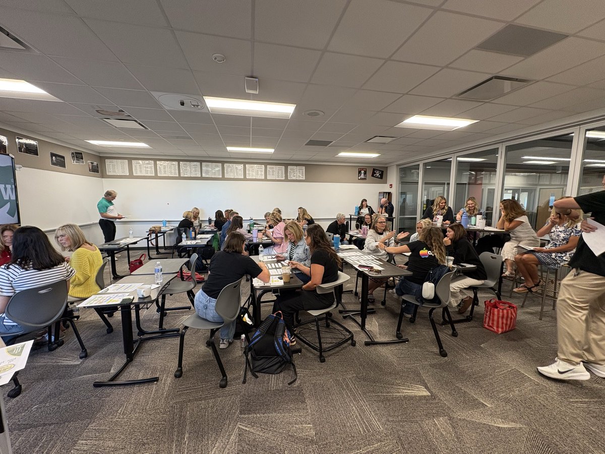 ShamrockSupt's tweet photo. Leadership Summit: 175 teacher leaders giving up a summer day to learn, grow, strengthen their teams, & sharpen their leadership of the PLC process.
The greatest impact on student learning is when educators work together, believing they are the difference.
#GoShamrocks #atplc https://t.co/9IBaJIN3ef