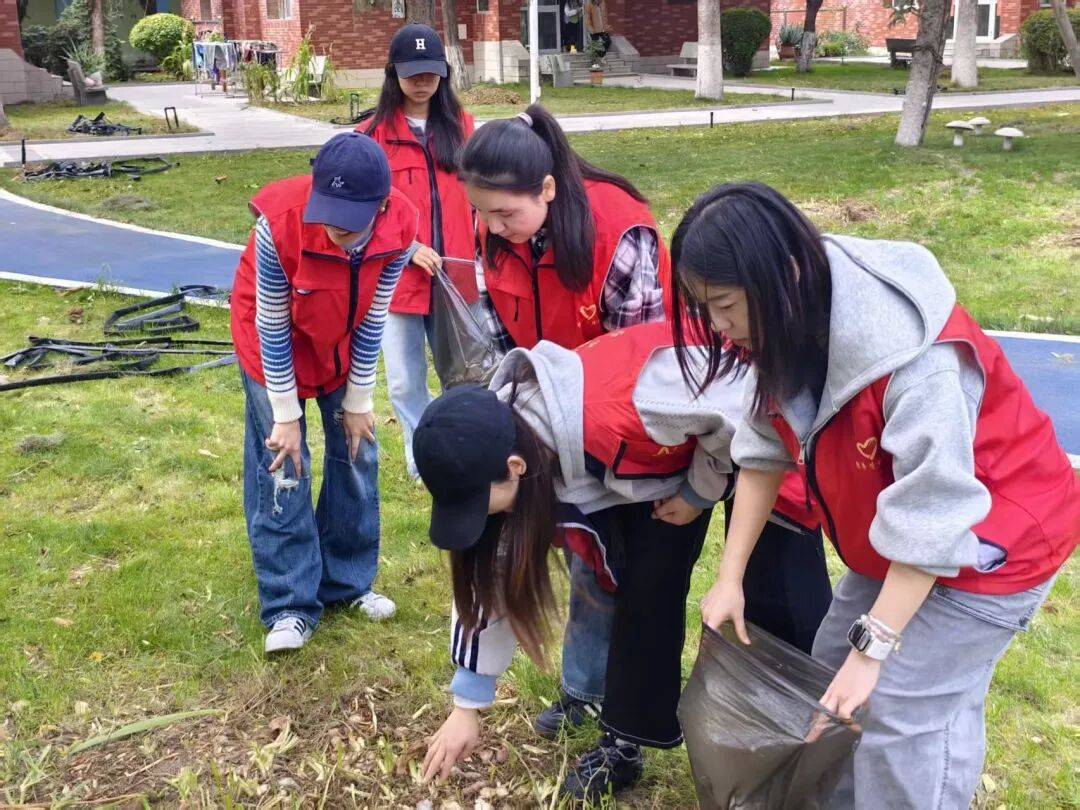 SenaidaPie7ib's tweet photo. Come join our community park cleanup this Saturday 9AM! Bring gloves u0026 water—together we’ll make our green space shine! https://t.co/0Yz38LWCIl