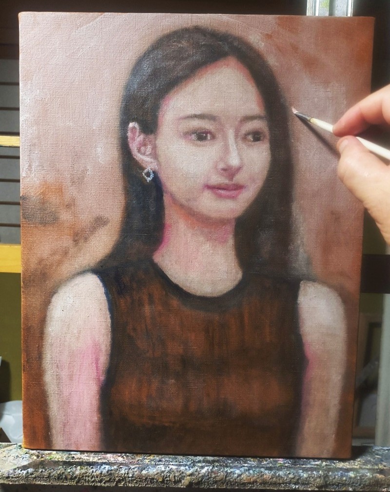 masato_uga's tweet photo. 先日の取材からグリザイユ（モノトーン）で下絵を描き始めました。
【閑夏】　油彩デッサン　F６号　作成中 https://t.co/nVn2MVpUw1