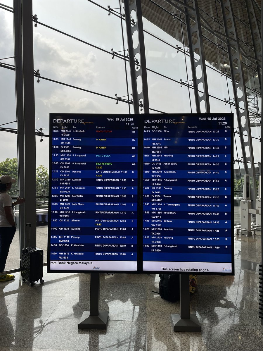 FFaizHashim's tweet photo. kinda miss the airport-rush already. 😫✈️🇲🇾 https://t.co/hS5wTFM4vV
