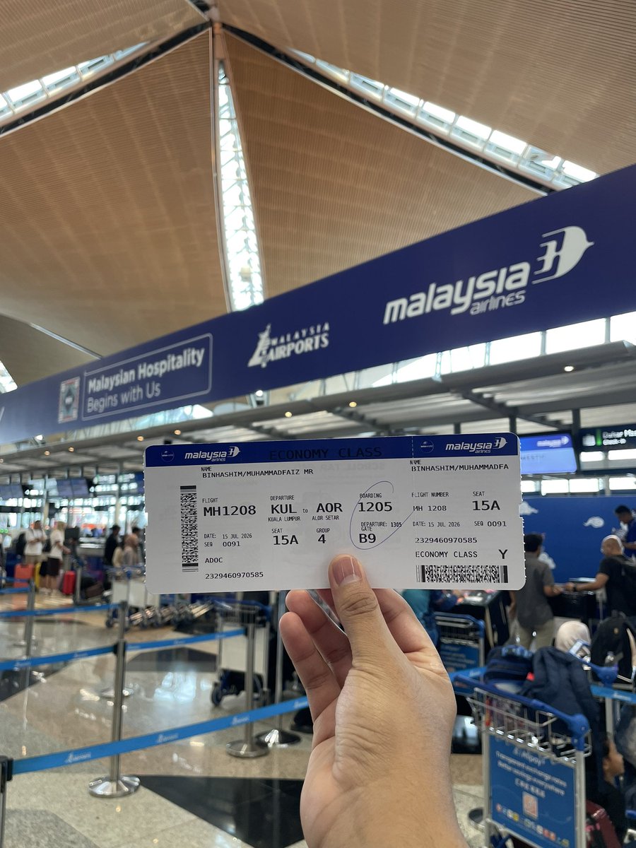 FFaizHashim's tweet photo. kinda miss the airport-rush already. 😫✈️🇲🇾 https://t.co/hS5wTFM4vV