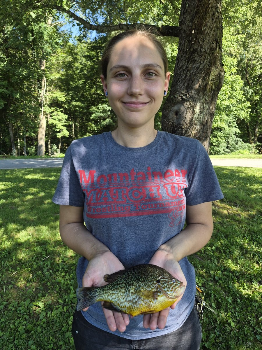 WVNews247's tweet photo. West Virginia's pumpkinseed sunfish state record was broken twice in weeks. Congrats to Sierra Adamson on her new record catch and Ken Neer for having the record briefly.
#WVFishing #StateRecord
Story link in comments 👇 https://t.co/l55XhCLolm