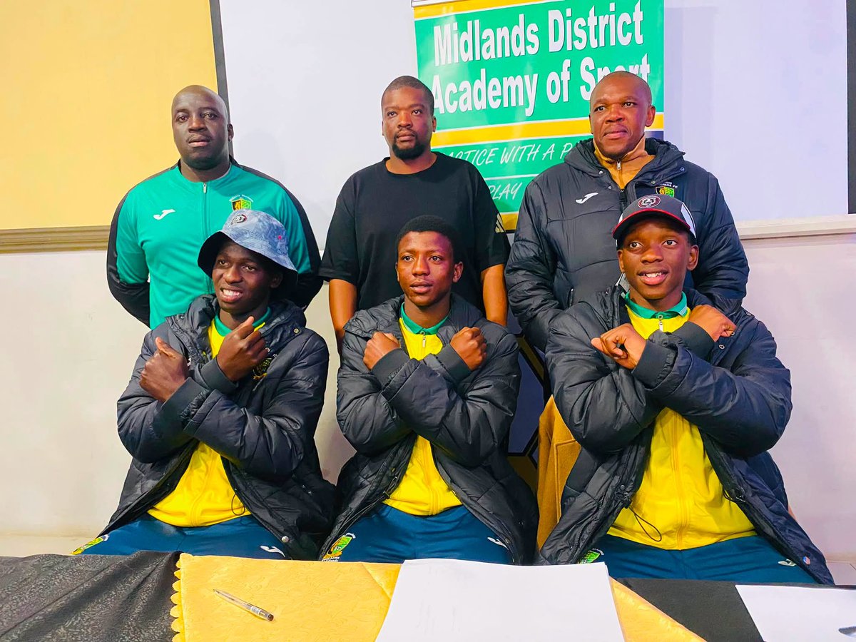 UnplayableZA's tweet photo. 𝗕𝗨𝗖𝗦 𝗦𝗜𝗚𝗡 𝗬𝗢𝗨𝗡𝗚𝗦𝗧𝗘𝗥𝗦 ☠️

Orlando Pirates have signed three players from the Midlands Academy for their DDC team, all U18s.

Olwethu Mkhize (keeper)
Vusimuzi Ntshangase (striker)
Banele Nxumalo (centre-back)

#OnceAlways
#UNPLAYABLE https://t.co/blwBnTp7go