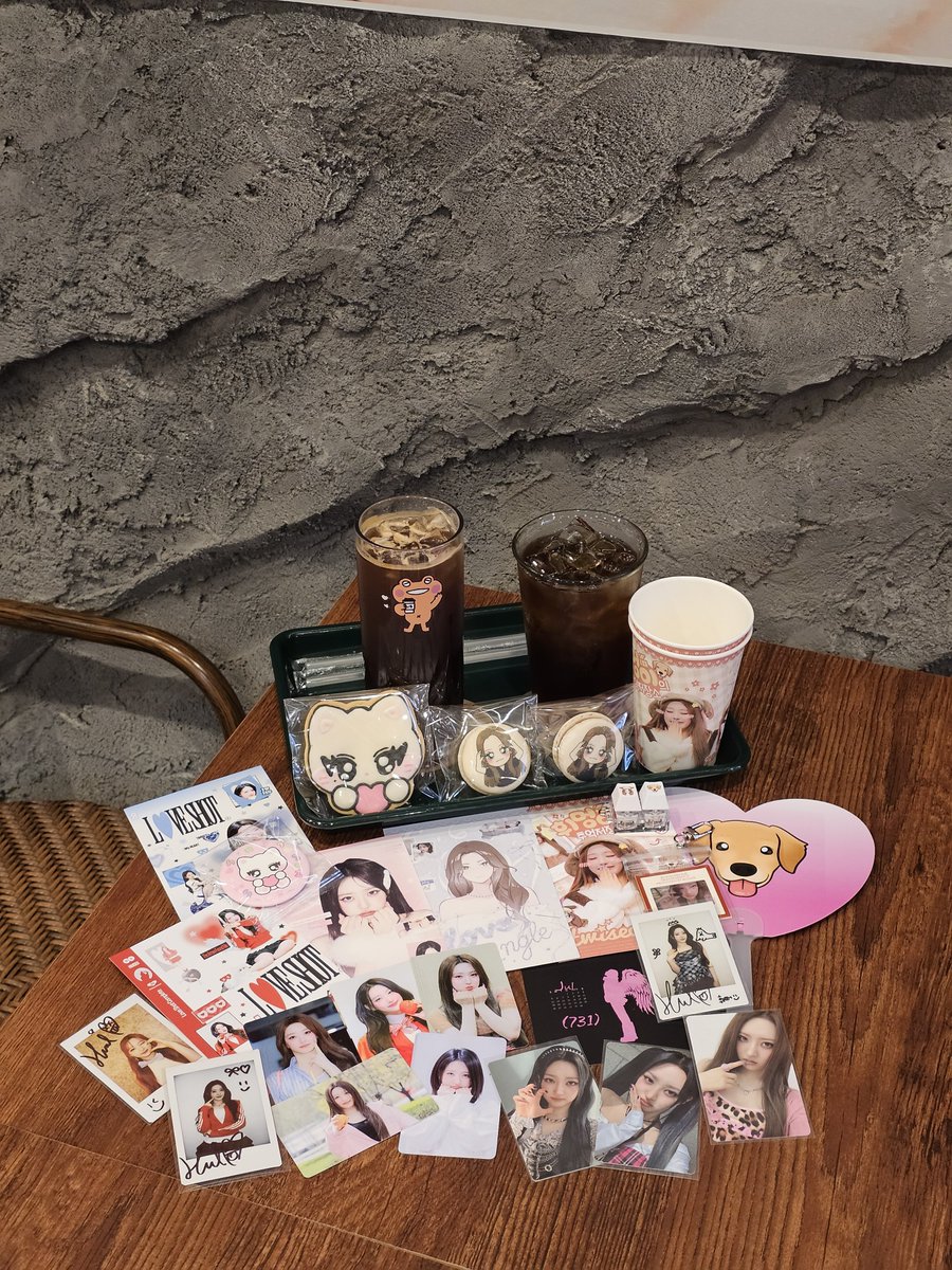 iiimgrass's tweet photo. ��늘은 @Mins_0903 랑 휘혀니 생카에 갔다왔어!! 휘혀니랑 만날 수 못 해지만 즐겁게 구경했어🤍 생카 열심히 준비해줘서 고맙당 수고하셨습니당🫳🏻 https://t.co/ilg6MErDuL