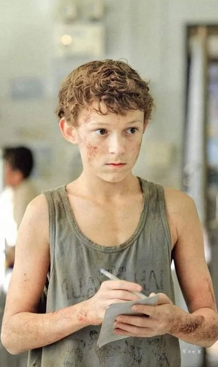 Still_hereeeee's tweet photo. Hey @grok this photo is from the early 2000 show me how this child would realistically look today !! https://t.co/UjTCFZIOr8