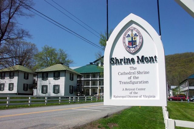 PhoenixMaton's tweet photo. Fall camp starts Monday!! So hyped. We start every year with practices and some time at the retreat center Shrine Mont. It usually is the toughest part of the season, but I'm very excited to be an upperclassman and a leader for Covenant. 🔥🔥 @DbeardDan @BryanStiney @CoachKline @CoachFargo_KUFB @coachrichduncan @CoachJ_Warren @Coach_Crock @danielengman56 @CoachMSzymanski  @Coach_NJackson