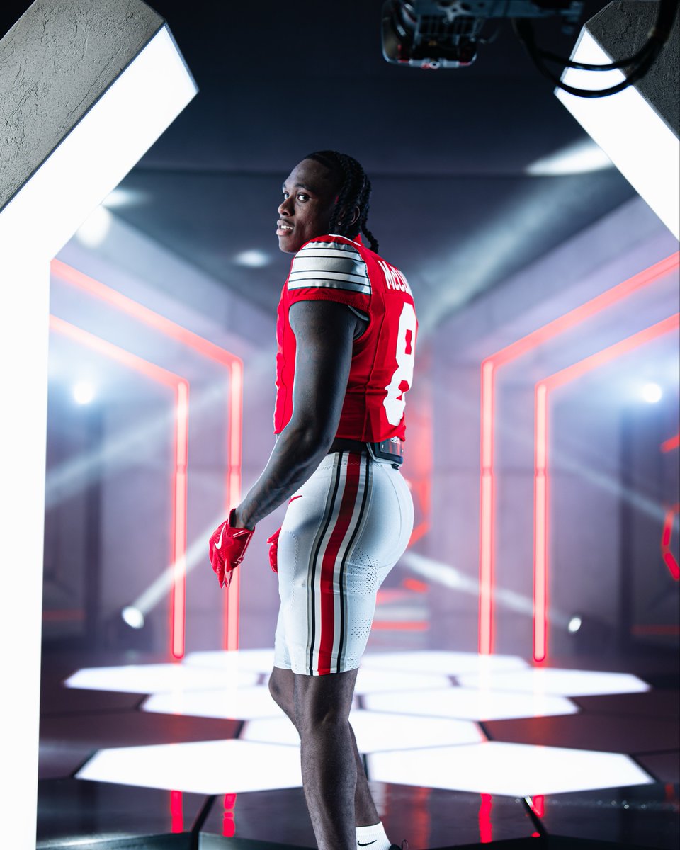 OhioStateFB's tweet photo. B1G Media Day 🎙️: @Jaylenmcclain08 Edition 🌰 https://t.co/uvVYLyYY7W