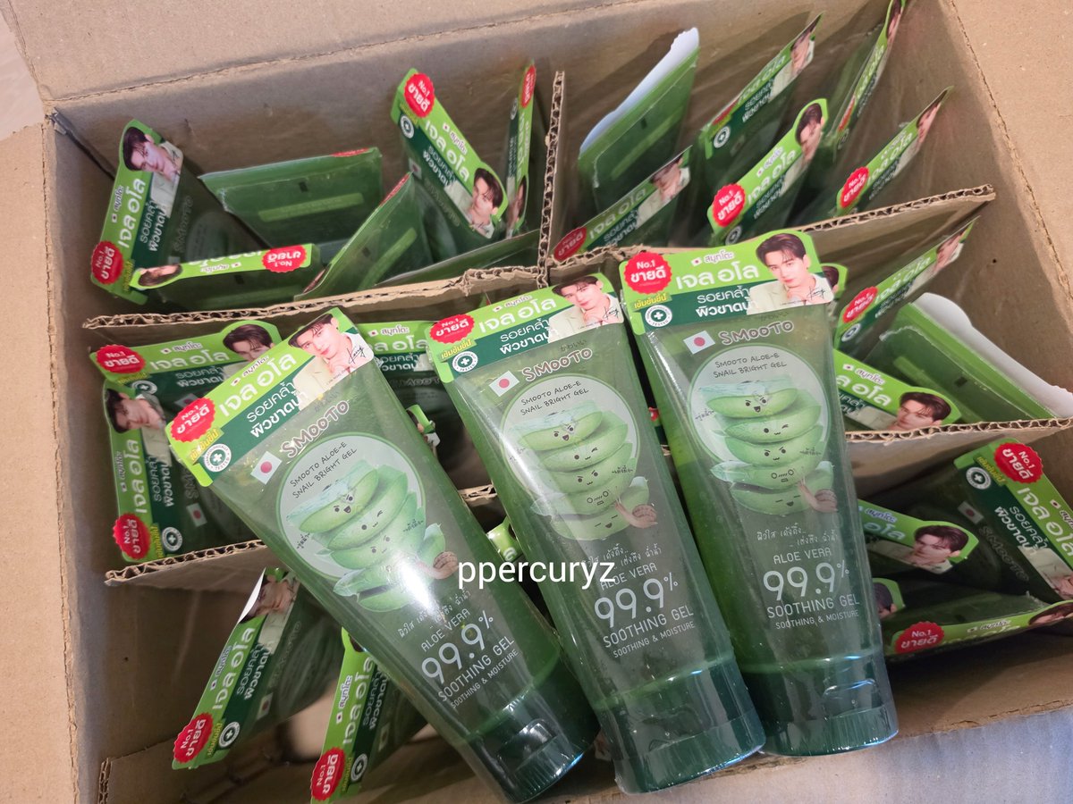ppercuryz's tweet photo. Smooto Aloe-E snail bright  gel 
หลอดละ 65 บาท 

ค่าส่ง +40 

💚 ซื้อ 5 หลอดขึ้นไป ส่งฟรี

(ตอนนี้เหลือประมาณ 30 หลอดค่ะ)  
สอบถามเพิ่มเติม dm ได้เลยค่ะ 
#SmootoxKeng #Smooto https://t.co/qOwDTD9St6