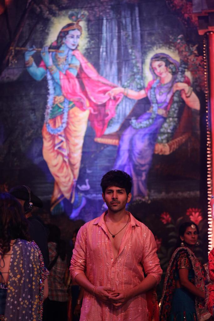 DeewaniKoki's tweet photo. Kartik Aaryan, you are an inspiration to everyone. This is why we always love and support you. Keep doing such noble work and making us PROUD. 

#kartikAaryan #AssamFloods #Assam #Champion https://t.co/ul9VvBegj5