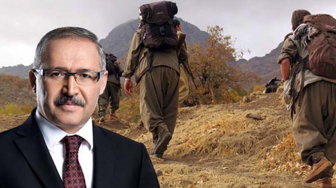 gokceekatuun's tweet photo. Abdulkadir Selvi:

• Binlerce şehit vermemize neden olan PKK’yı tasfiye eden Erdoğan’a bir teşekkürü az mı göreceğiz?

• Burada MHP Lideri Devlet Bahçeli’nin hakkını teslim etmemiz gerekiyor.

• Öcalan’ın üstlendiği sorumluluğu takdir etmemiz gerekiyor.

Bunlar cidden terörü bitirdiklerini sanıyorlar!
PKK anayasal olarak istediğini alırsa zaten zafer kazanmış oluyor siz kimi kandırıyorsunuz?