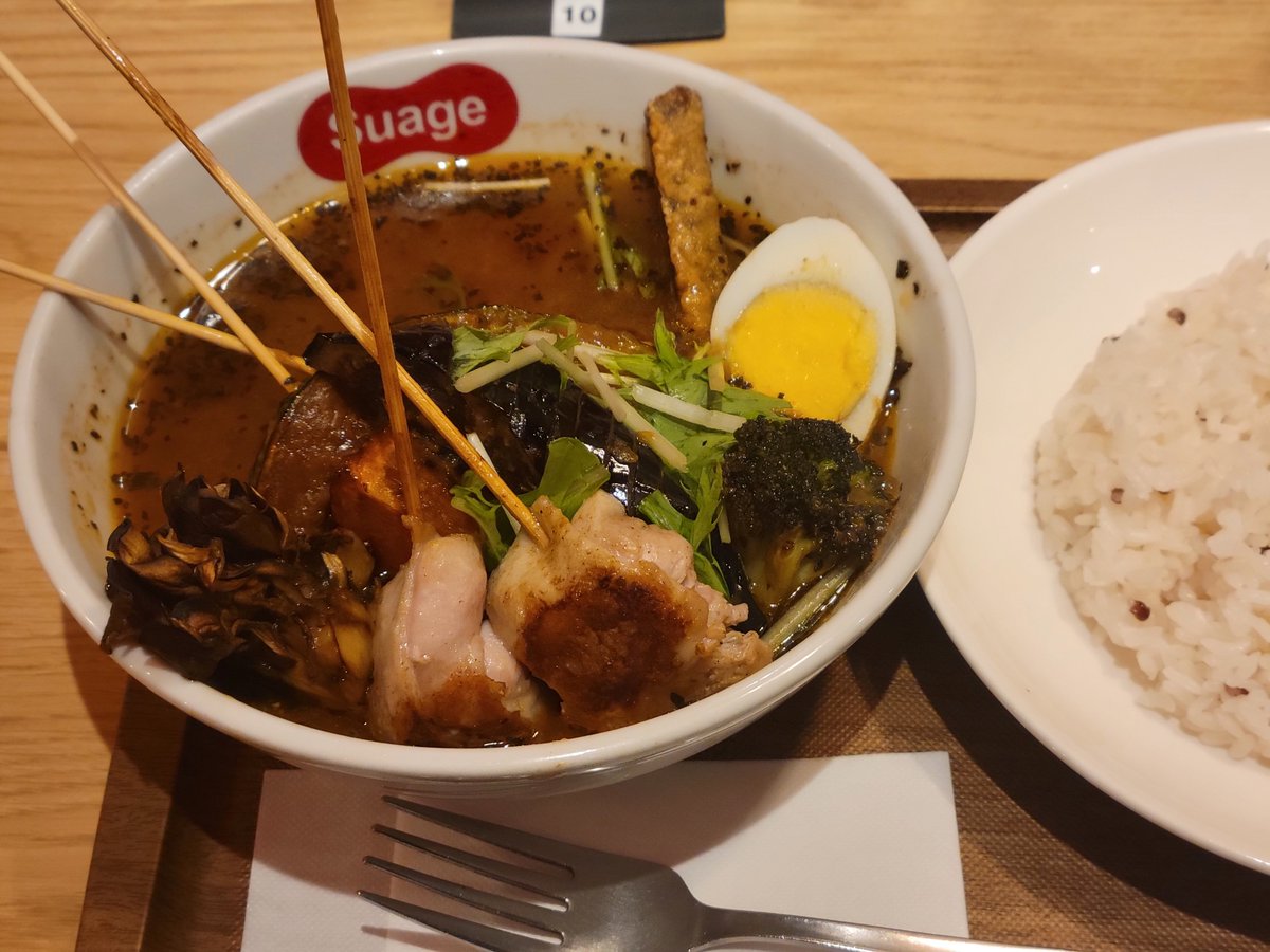 ero19two's tweet photo. おつカレー🍛
ご飯半分になった https://t.co/2zZ6silHqY