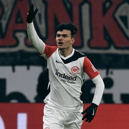 snoxfener's tweet photo. 🟡🔵 #Fenerbahçe, Rafael #Leao transferini bitirdikten sonra Can #Uzun ile masaya oturmak istiyor. Şu anda bir girişimi bulunmuyor. Asıl öncelik sol kanat transferini bitirmek. https://t.co/zcnytMUNar