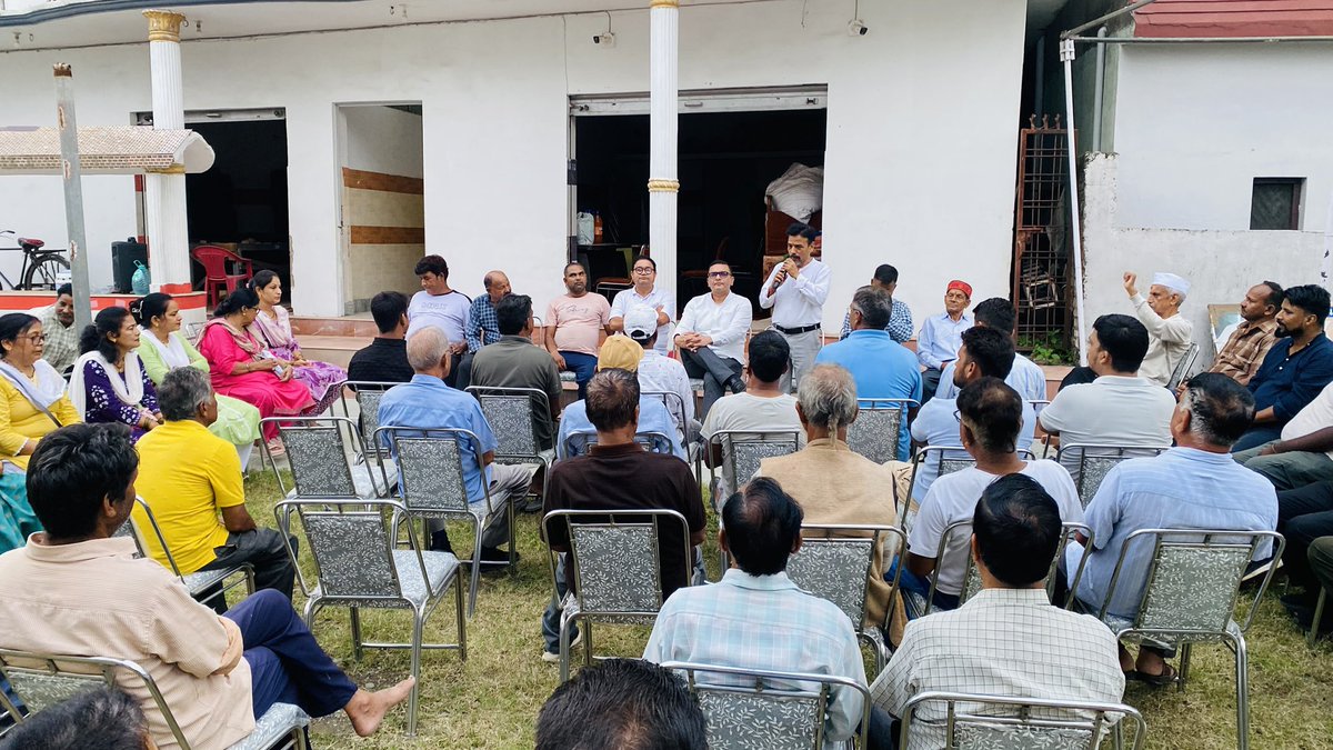 SumitHridayesh's tweet photo. आज दमुवाढूँगा में भारतीय राष्ट्रीय कांग्रेस के राष्ट्रीय अध्यक्ष आदरणीय श्री @kharge जी के आगामी प्रस्तावित कार्यक्रम की तैयारियों के संबंध में सम्मानित स्थानीयजनों के साथ एक महत्वपूर्ण बैठक आयोजित की।

@INCUttarakhand https://t.co/P8J3YocAmD