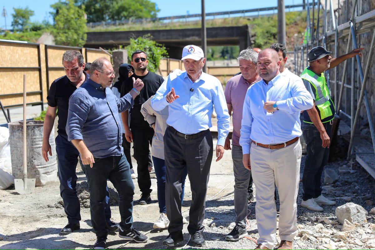 Dr_Faruk_Ozlu's tweet photo. Akçakoca Tarihi Cezaevi Kütüphanesi’ni şehrimize kazandırdığımız için ne kadar gurur duysak az.

İlime, bilime, araştırmaya önem veren bir nesil için biz elimizden gelenin fazlasını yapmaya devam edeceğiz.

Hafızamızı yaşatacak bu güzel mekan, Düzce’mize hayırlı, uğurlu olsun. https://t.co/agiNJ5PjSc