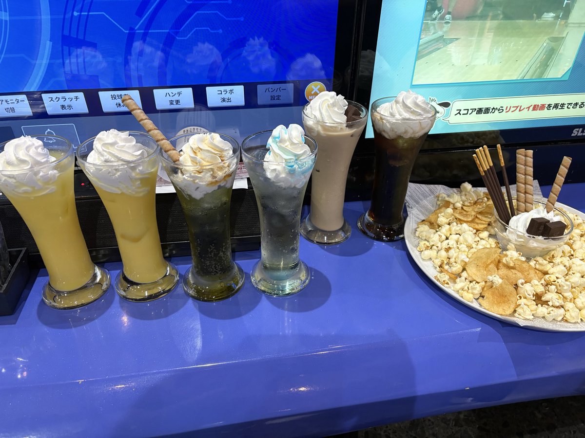 sakurasake26's tweet photo. 今日は妹となめこのラウンドワンコラボ行ってきた。スコアは人生で1番のハイスコアを出したけど、2ゲーム目で体力死んだので、あまり伸びず。それでも、現在3位に滑りこめてる。頼むよー🙏 https://t.co/YfVyWwNjoe