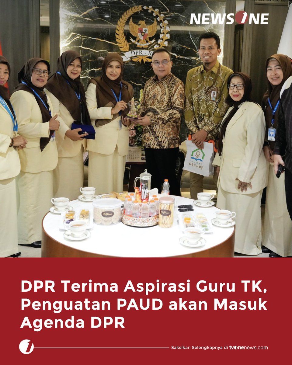 tvOneNews's tweet photo. Wakil Ketua DPR Sufmi Dasco Ahmad menerima aspirasi IGTKI-PGRI terkait kesejahteraan dan penguatan profesi guru TK.
Simak selengkapnya di https://t.co/ky35pxikVu
#HardNews_Pendidikan #NewsOne #CariBeritaditvOne #DPRRI #SufmiDasco #GuruTK #PAUD #NO02 https://t.co/h2k7Bku0NA