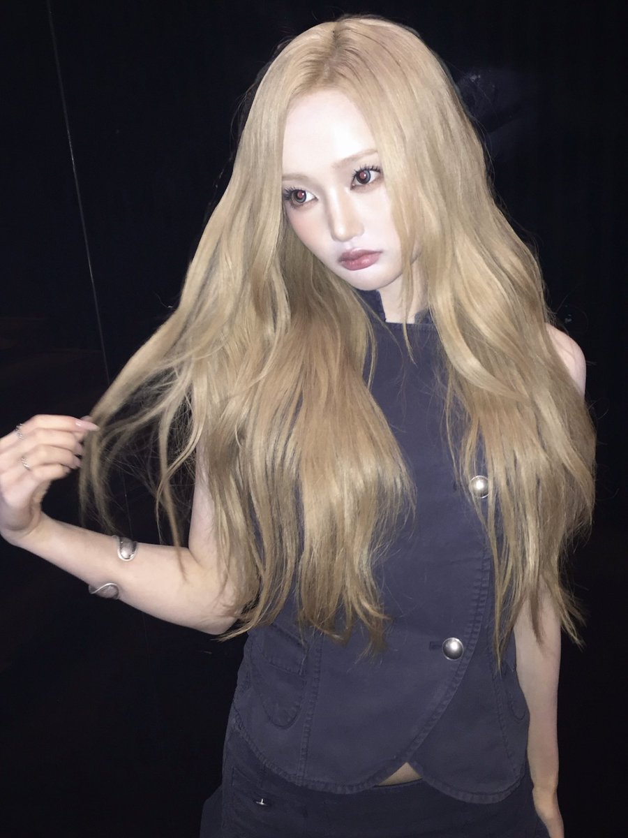 Keyveatz's tweet photo. 보고 싶었엉^ ̳.  ̫ . ̳^

#Keyveatz #키비츠
#NEWY #유이
#AOMG https://t.co/BWlwOfCE2v