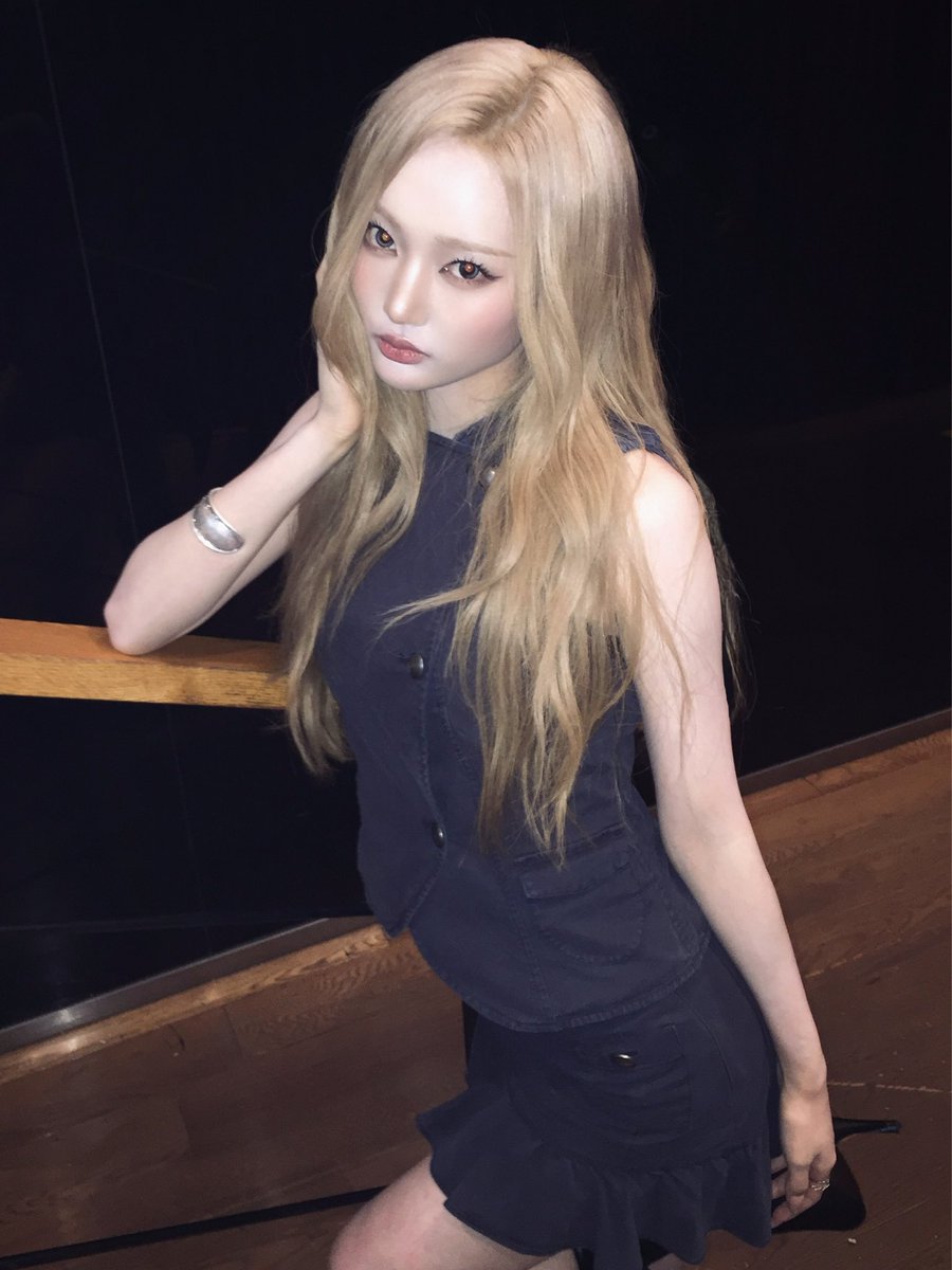 Keyveatz's tweet photo. 보고 싶었엉^ ̳.  ̫ . ̳^

#Keyveatz #키비츠
#NEWY #유이
#AOMG https://t.co/BWlwOfCE2v