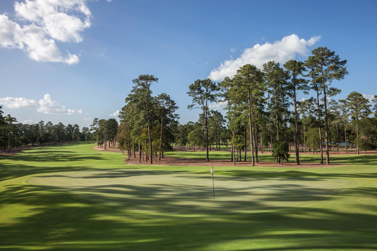 LINKSMagazine's tweet photo. It was 10 years ago that @TigerWoods opened his first American course design at @BluejackNation. 

As @tgrdesignbytw prepares to open its second Texas course at @BluejackRanch this fall, Tiger sat down to tell the story of Bluejack in this feature film: https://t.co/PNwsLaqazX https://t.co/7mQnmYaTJE