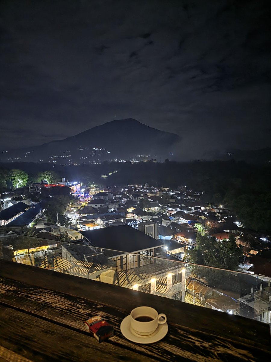 AliMasad11's tweet photo. Monggo Ngopi rumiyen warga 😊

📍 Padang Sumatera Barat https://t.co/D7siAK07HS