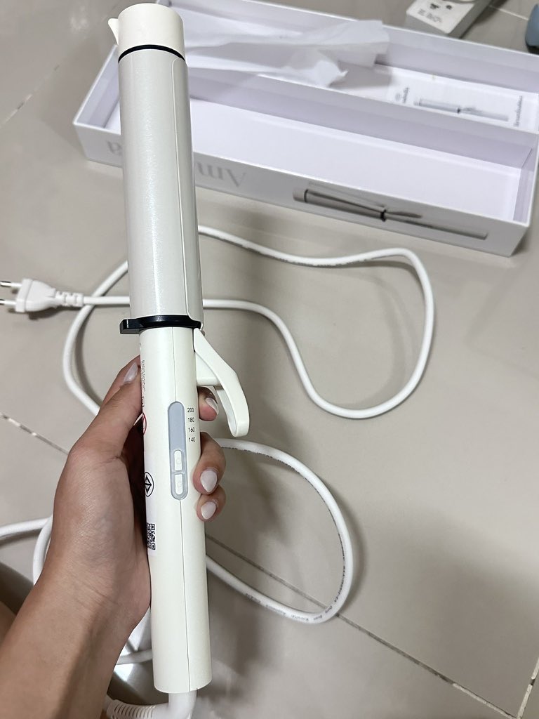 Ibambiib's tweet photo. เครื่องลอนผม Amabella 36mm 
เคยใช้ไป4ครั้ง เดมดูพต.ได้เลยคั้บบบ
ส่งต่อ 550 รวมส่ง 

#เครื่องหนีบผม #เครื่องลอนผม #amabella #เครื่องม้วนผม #ส่งต่อที่ม้วนผม #ส่งต่อเครื่องลอนผม #amabella #ส่งต่อamabella #amabellaส่งต่อ https://t.co/A7RpUwjbqk