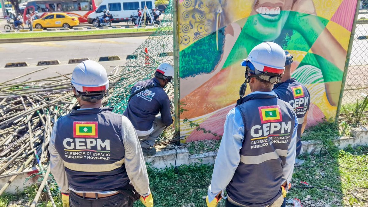 dumek_turbay's tweet photo. En el Espinal, frente al Castillo San Felipe y al lado de Chambacú, funcionó de manera ILEGAL un establecimiento comercial llamado PikoRed. 𝗘𝗹 𝗽𝗿𝗲𝗱𝗶𝗼 𝗻𝗼 𝗲𝗿𝗮 𝗽𝗿𝗶𝘃𝗮𝗱𝗼 𝘀𝗶𝗻𝗼 𝗱𝗲 𝘁𝗼𝗱𝗼𝘀 𝗹𝗼𝘀 𝗰𝗮𝗿𝘁𝗮𝗴𝗲𝗻𝗲𝗿𝗼𝘀; ¡𝗘𝗷𝗲𝗰𝘂𝘁𝗮𝗺𝗼𝘀 𝘀𝘂 𝗿𝗲𝘀𝘁𝗶𝘁𝘂𝗰𝗶ó𝗻!

Con esta intervención, ratificamos nuestro compromiso con la recuperación y protección del espacio público, promoviendo entornos más accesibles, conectados y disponibles para todos.

La restitución de esta franja contribuirá a mejorar la movilidad peatonal y fortalecer la conectividad entre el barrio El Espinal, el Centro Histórico y el Castillo de San Felipe, devolviendo a todos un espacio destinado al uso colectivo.

Seguimos transformando a #Cartagena ✔️