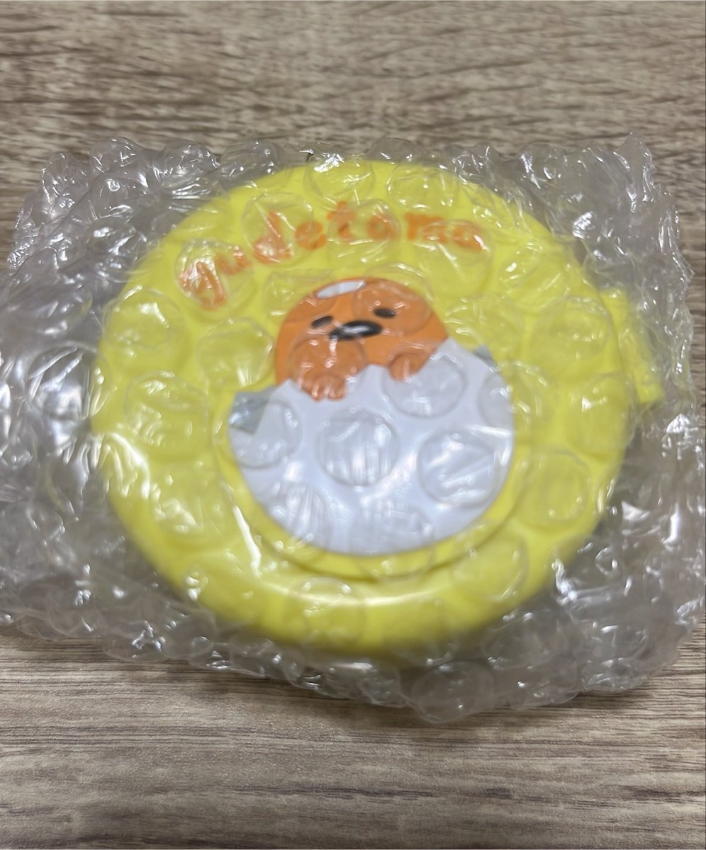 paduuu_16's tweet photo. サンリオ サンリオキャラクターズ  シークレットミラー付きコンパクトブラシ 交換 

【譲】ぐでたま

【求】チョコキャット

郵送交換希望📮
お気軽にお声掛けください🙇🏻‍♀️ https://t.co/41j0t5aQzy