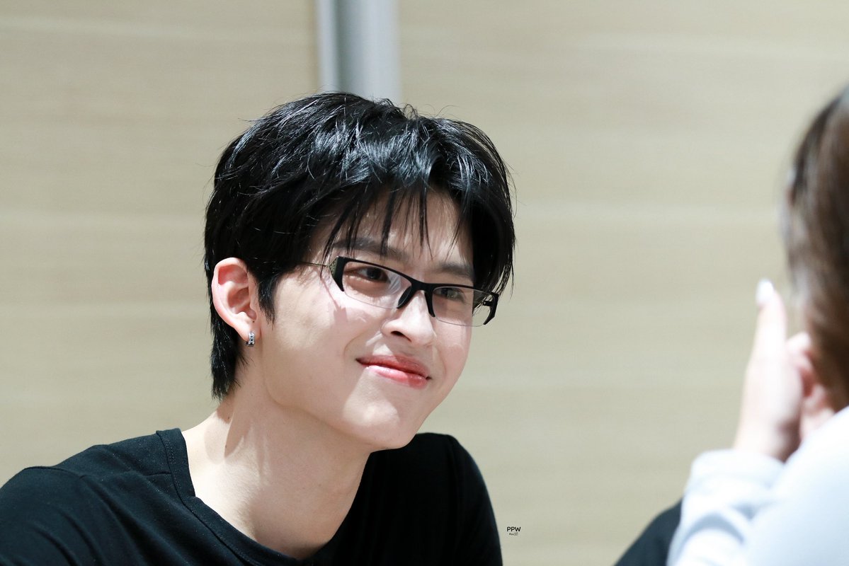 PondPhuwinPics's tweet photo. วันนี้โคตรน่ารักกกกกเลยพี่ปอนด์

JASPER FLAREY FANSIGN

#งานมหกรรมนิยายนานาชาติ2026xJASPER
#ppnaravit @ppnaravit https://t.co/zXjW96tY1O