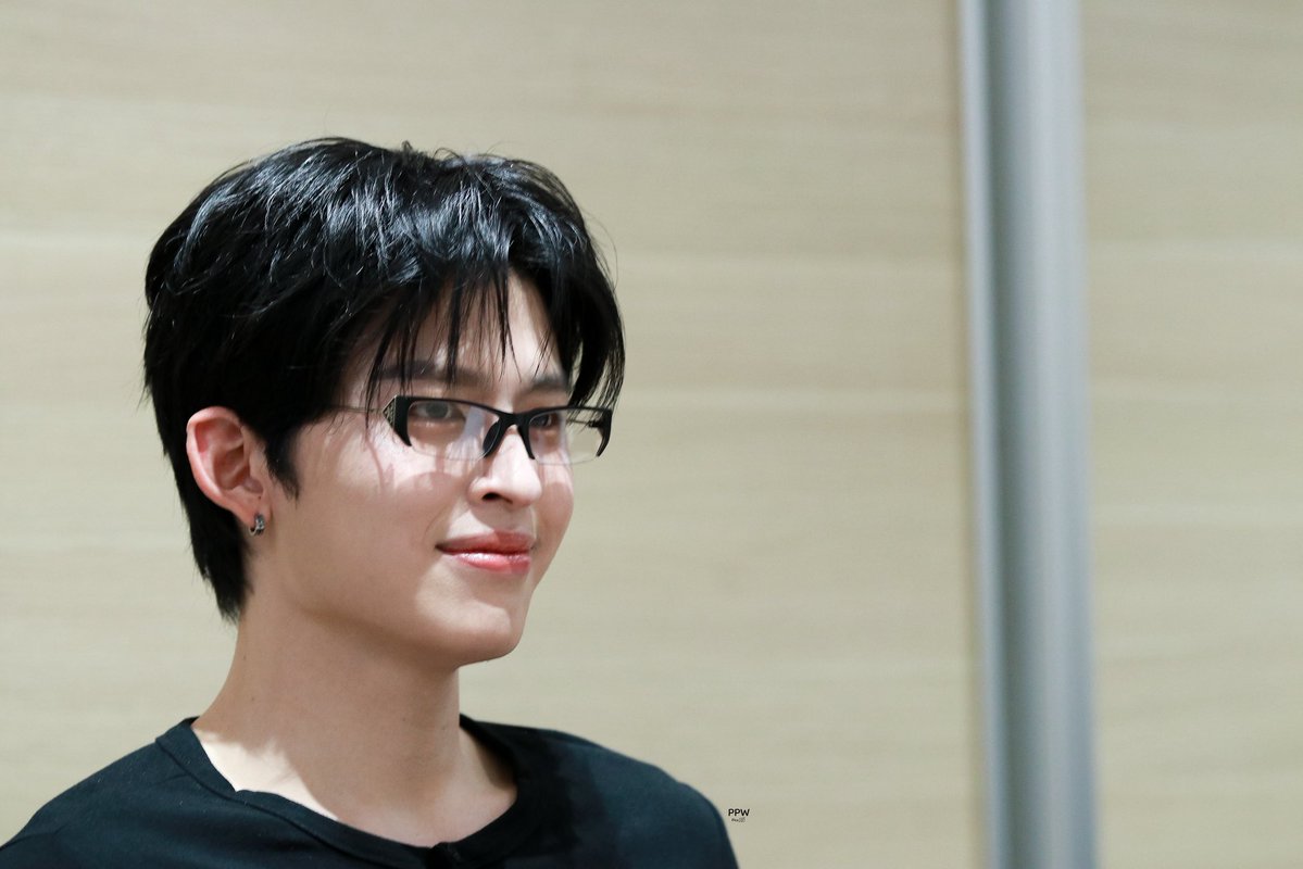 PondPhuwinPics's tweet photo. วันนี้โคตรน่ารักกกกกเลยพี่ปอนด์

JASPER FLAREY FANSIGN

#งานมหกรรมนิยายนานาชาติ2026xJASPER
#ppnaravit @ppnaravit https://t.co/zXjW96tY1O