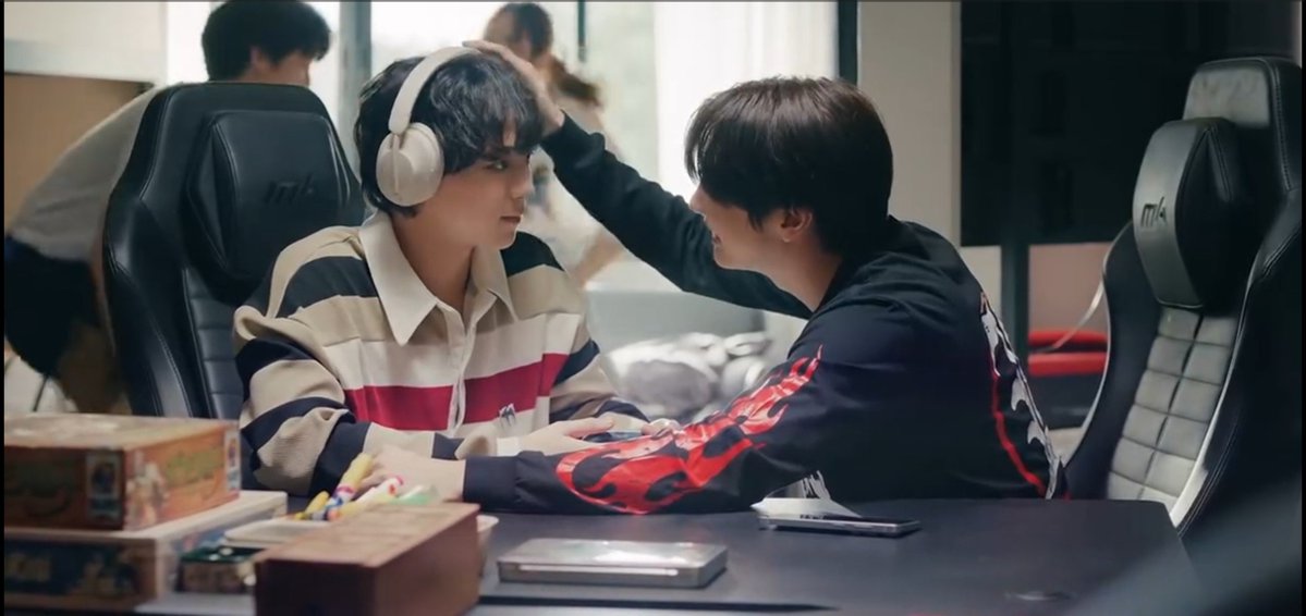 Azul1860868's tweet photo. Se le acelera el corazoncito cada que Soh se le acerca....💗
BE MY PLAYER TWO EP3
#BeMyPlayerTwoEP3
#ซอโซ่ล่ามธีร์EP3 https://t.co/tqnSsveDII