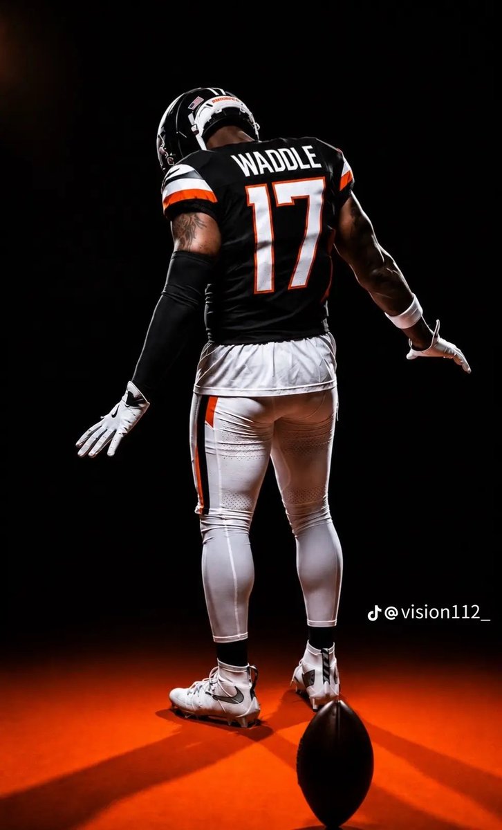 CosmicBronco10's tweet photo. A yoo,These NFL rivalries-inspired uniforms are low-key 🔥!

People are going to say this gives off Cincinnati vibes because of the orange and black, but this matte helmet concept looks incredible on the Broncos' kit. Clean, aggressive, and modern. https://t.co/Rc4suUWp1m