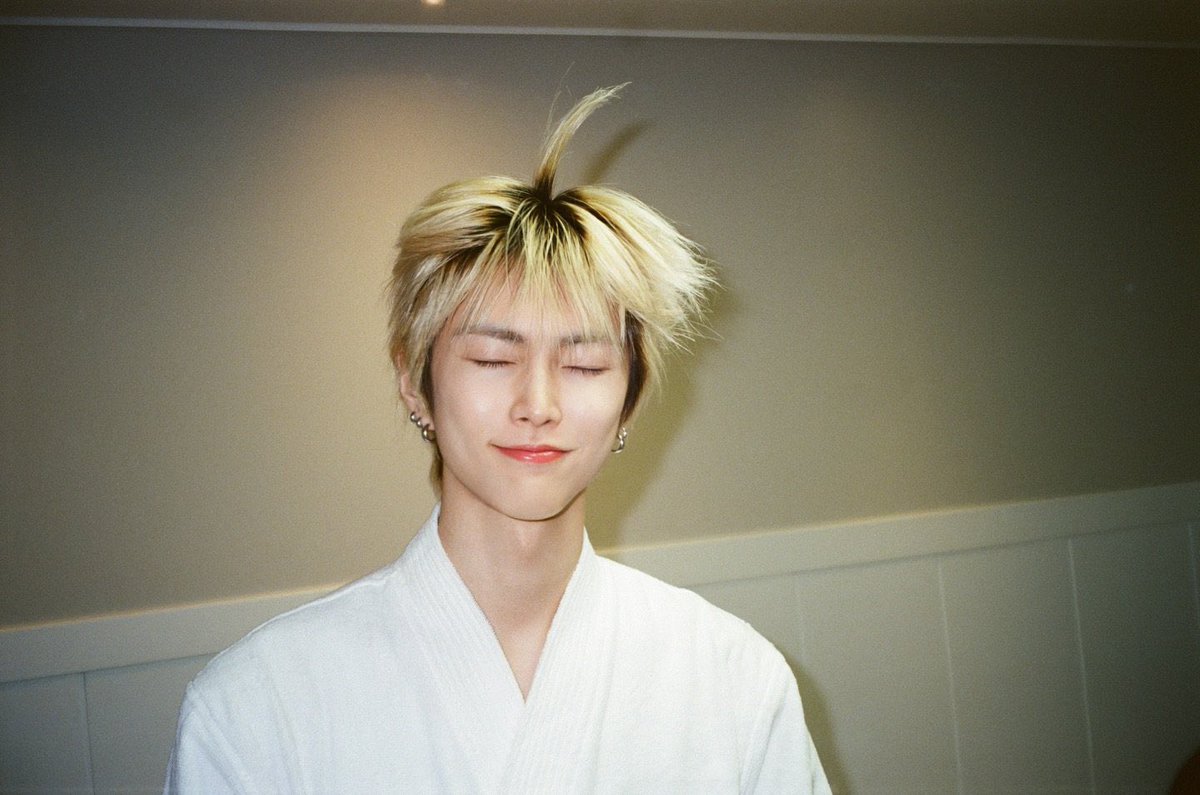 bambieirl's tweet photo. เวลาผ่านไปไวจัง แปปเดียวก็ครบรอบที่ซึงฮันเดบิวต์แล้วววว ขอบคุณนะอ้วมมม มาอยู่ฉลองแบบนี้ไปจนปีที่ 20 30 40 เล๊ยยยยย ขอให้ซึงฮันเปล่งประกายและถูกค้นพบมากขึ้นในทุกทุกวันนะ !

#일주년도_홍승한_너로정했다
#OneYear_XnghanXoul https://t.co/TT4sYJUPRz