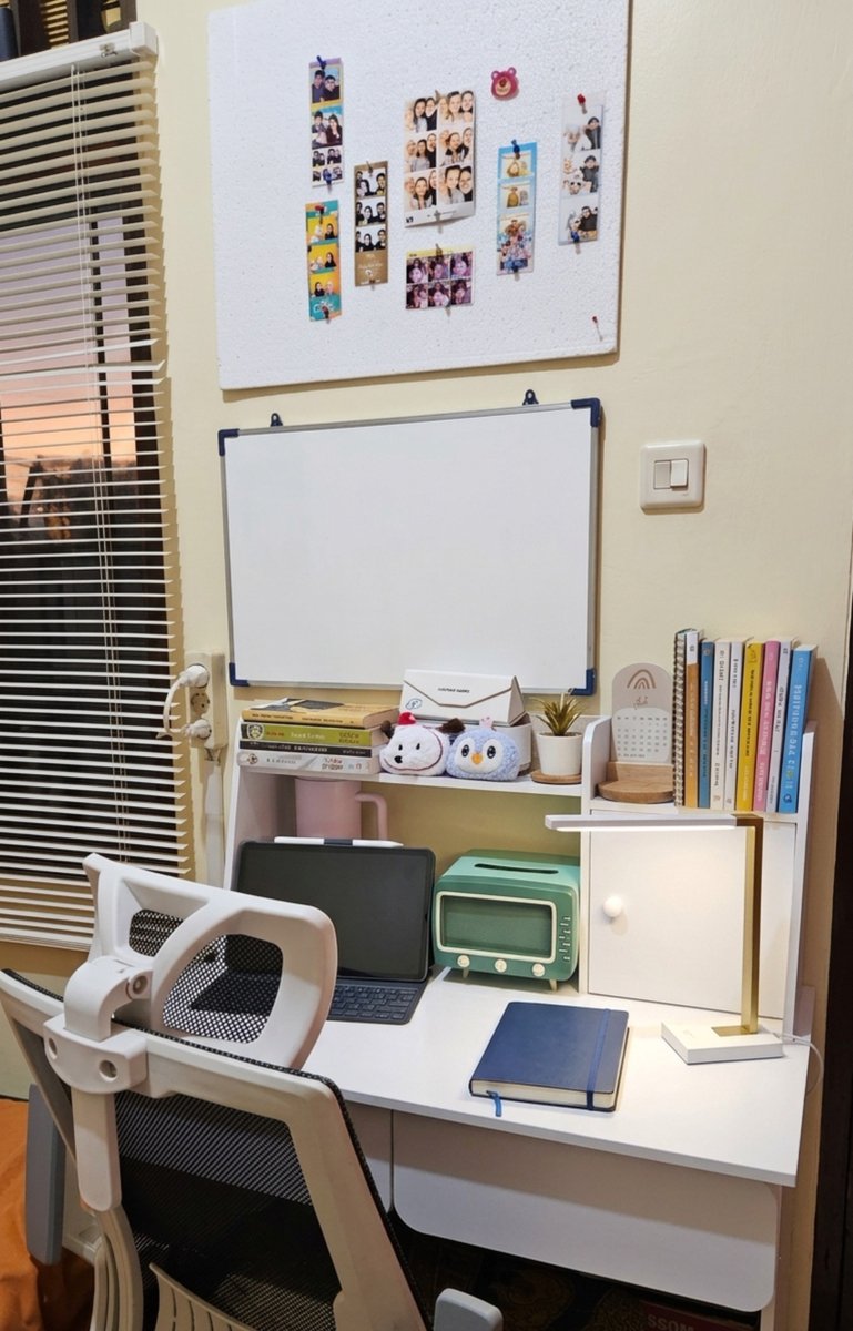 dunianads's tweet photo. PR nya sekarang tinggal kursi, kasur, dan lemari~
Haiii abanggg...
Banyak perubahan yang aku lakukan di kamar ini, tentu ini sebagai bentuk perlawanan aku atas perasaan aku, gak mudah jujur, tapi aku berusaha!!
Btw, aku baru buka laptop lagi, hehe https://t.co/XhVCLfr7E8