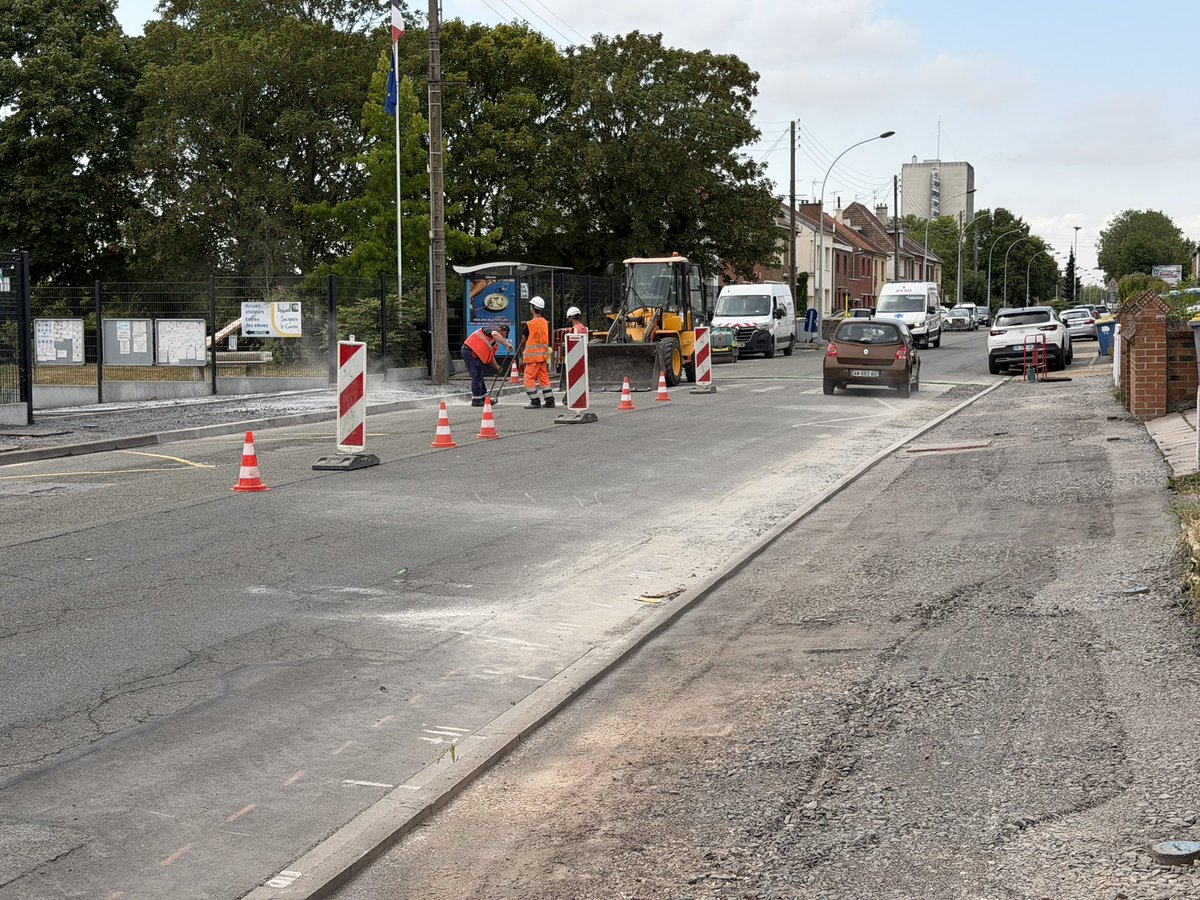 GrandArras's tweet photo. ✅À Arras, des aménagements sécuritaires sont en cours autour des Lycées Jacques Le Caron et Baudimont 
🤝Des travaux nécessaires pour les habitants du territoire https://t.co/cYkS8tzyy6