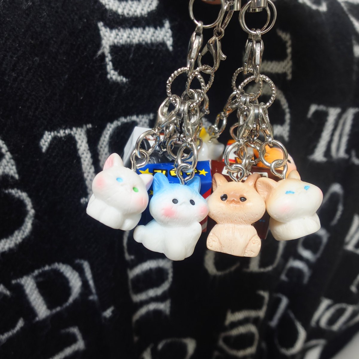 yumechamaru's tweet photo. 可愛いなぁってついこないだ猫ちゃん揃えたんですけど、実はフラグでした？？？ https://t.co/8Smq8QAZ0k