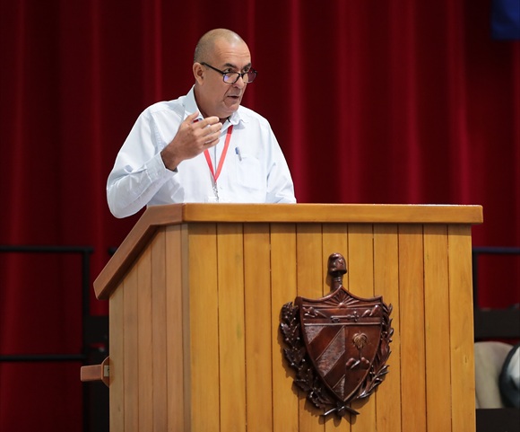 cadenagramonte's tweet photo. 🇨🇺 La #AsambleaNacional derogó la Ley 183 que acortaba el mandato de delegados municipales de 5 a 4 años.
Motivo: priorizar recursos y esfuerzos en la crisis económica y social actual.
Los delegados seguirán 5 años y en 2027 habrá elecciones generales. https://t.co/cgwsdiRmmU