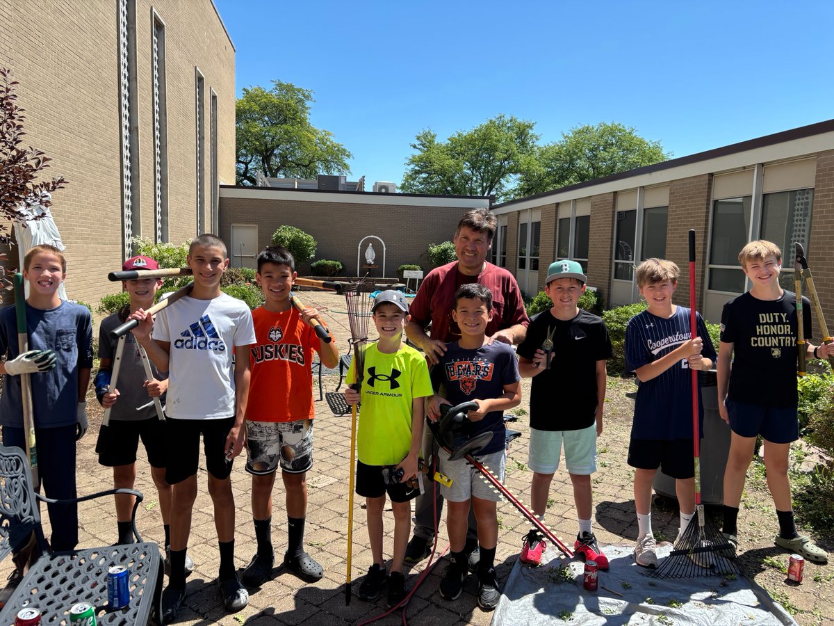 SJS_Bulldogs's tweet photo. 𝗢𝘂𝗿 𝗚𝗮𝗿𝗱𝗲𝗻 𝗖𝗿𝗲𝘄 𝗶𝘀 𝗛𝗮𝗿𝗱 𝗮𝘁 𝗪𝗼𝗿𝗸!

These dedicated SJS students have been busy beautifying our Prayer Garden! From trimming bushes and pulling weeds, they’ve put in the time and effort to preserve the beauty of this special space on our campus. 🙏🐾 https://t.co/fohJ6bdevl