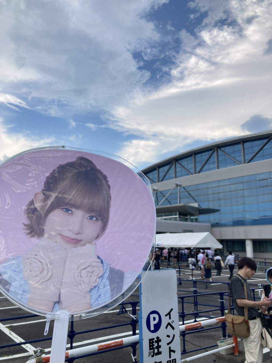 yutakaohnx's tweet photo. もうすぐツアーが始まるし、しーちゃんの新しい画像が出てきたことなので、去年のツアー初日の長野の写真。なつかし。 https://t.co/QybUgq9TML