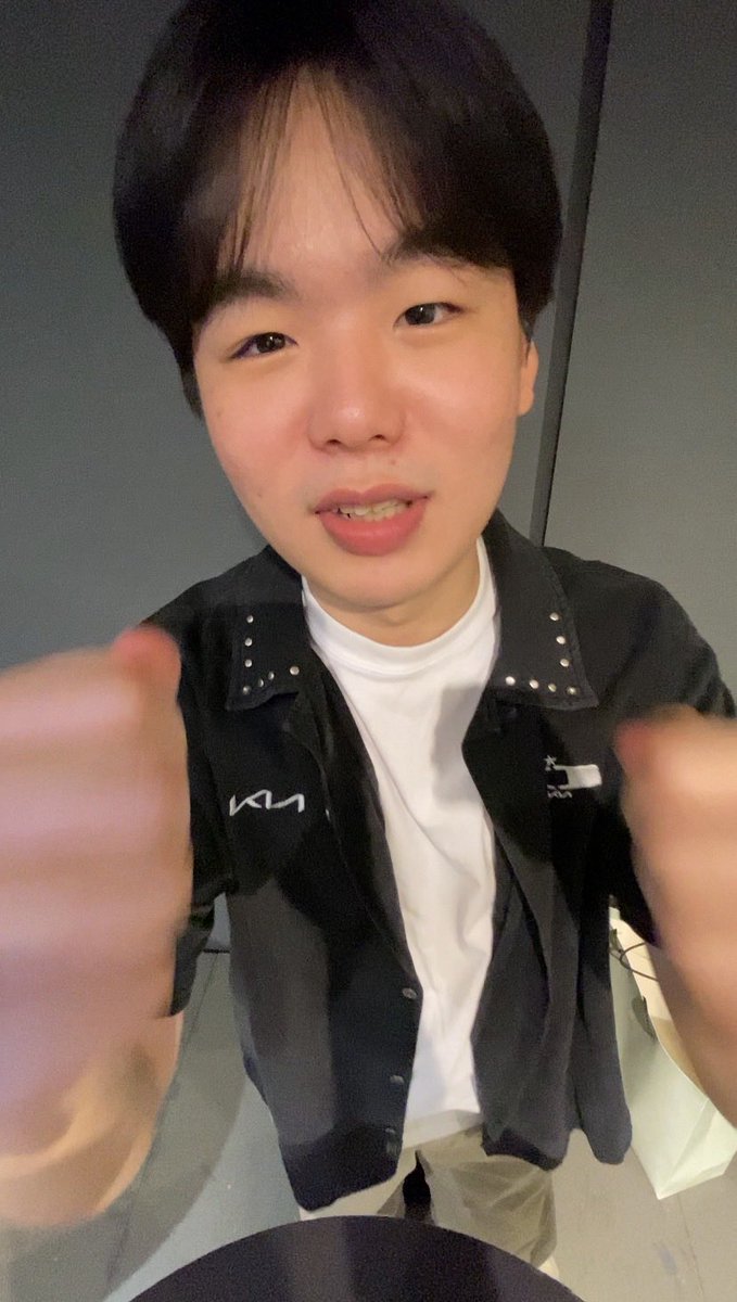 showxshow00's tweet photo. 씁,,.
다른 원딜러 보지마아~
나만 보라고 나만 ~✊✊
내가 세상에서 가장 잘하는 원딜이좌나 ㅋ~~

#smash https://t.co/C0hY0IfX8Z